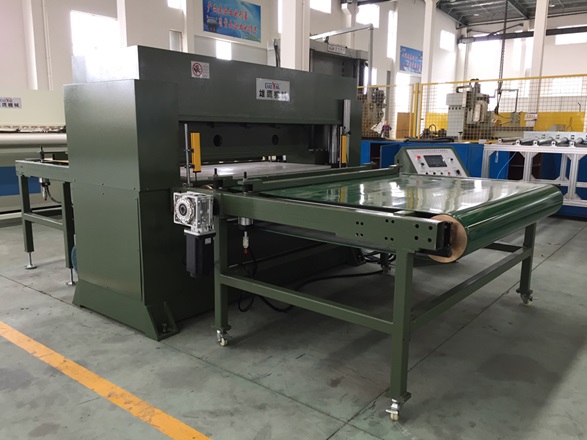 XYJ－3/120、150 偽裝布整板自動送料裁斷機